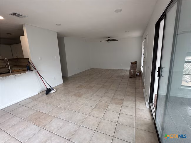 136 Discovery Ln San Marcos, TX 78666 photo 3