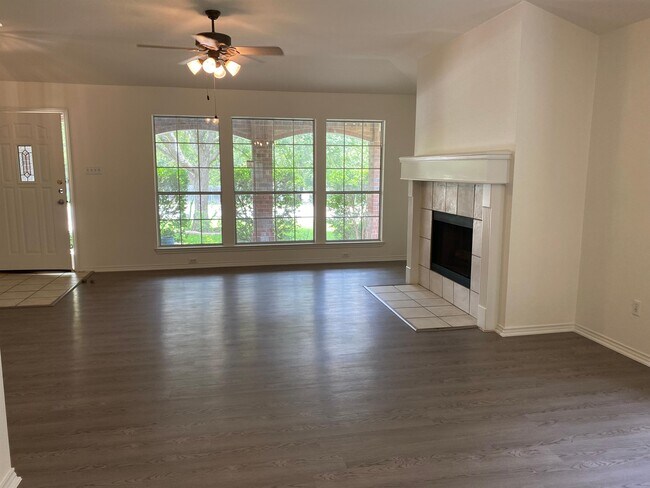 151 McKennas Cove Buda, TX 78610 photo 2