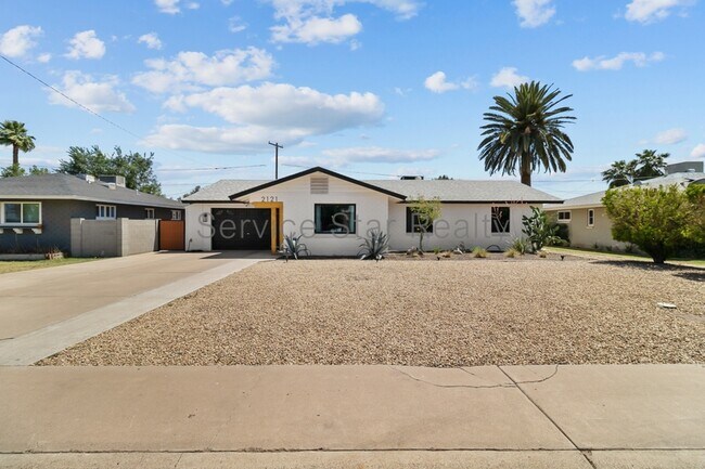 2121 W Avalon Dr Phoenix, AZ 85015 photo 2