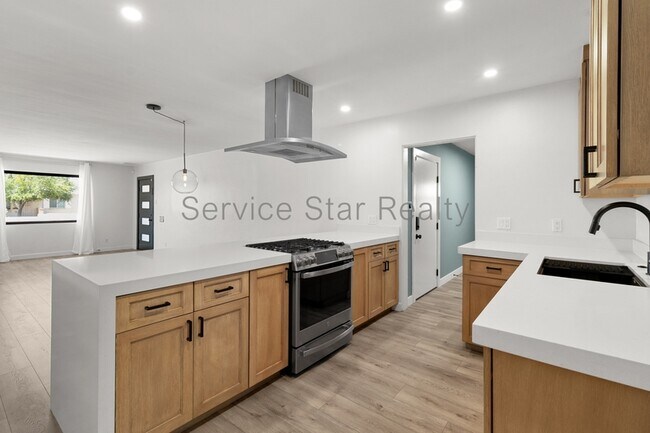 2121 W Avalon Dr Phoenix, AZ 85015 photo 4