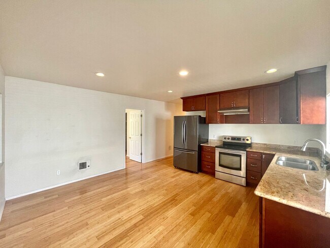 5503 5th Ave NE Seattle, WA 98105 photo 2