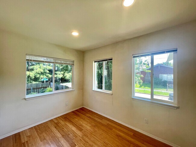 5503 5th Ave NE Seattle, WA 98105 photo 5