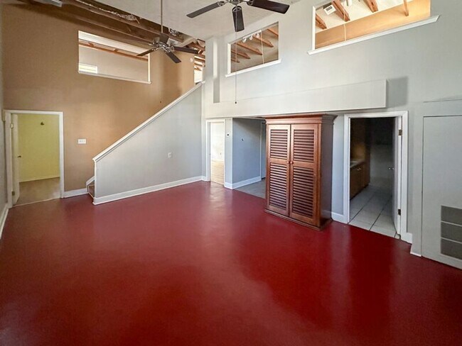 702 W 22nd St Austin, TX 78705 photo 2