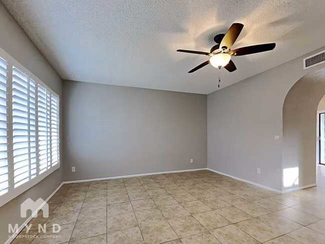 7801 North 44th Drive, Glendale, AZ 85301 photo 2