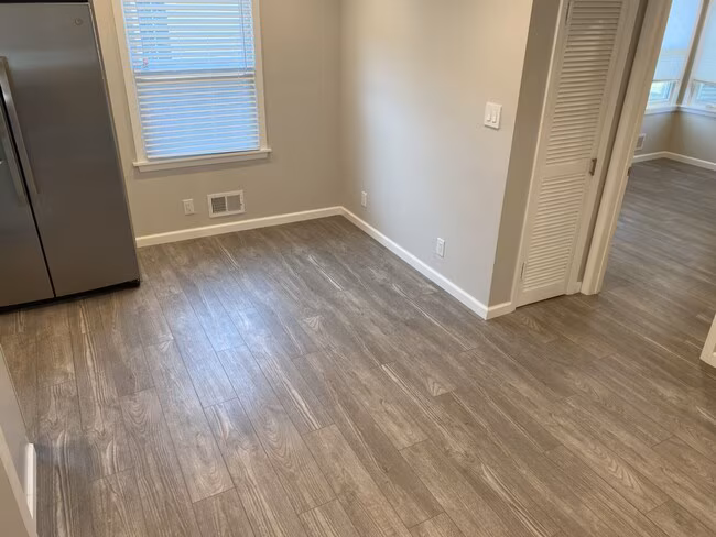 Cozy 2 Bedroom, 1 Bath, 790 Square Foot Home photo 5