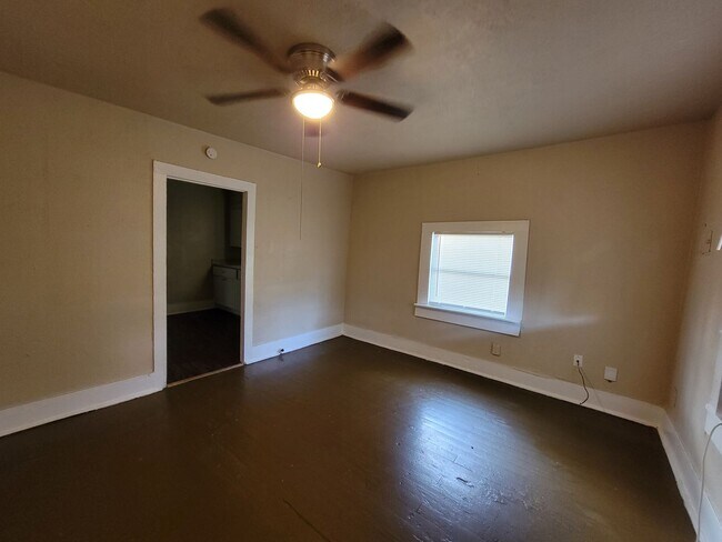 1214 Paso Hondo St San Antonio, TX 78202 photo 2