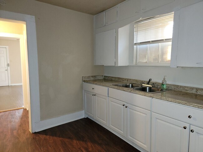 1214 Paso Hondo St San Antonio, TX 78202 photo 5