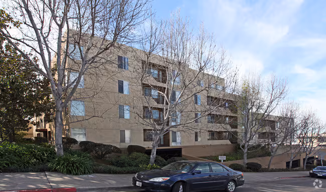 Pacific Vu Apartments photo 2