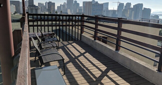 Pacific Vu Apartments photo 5