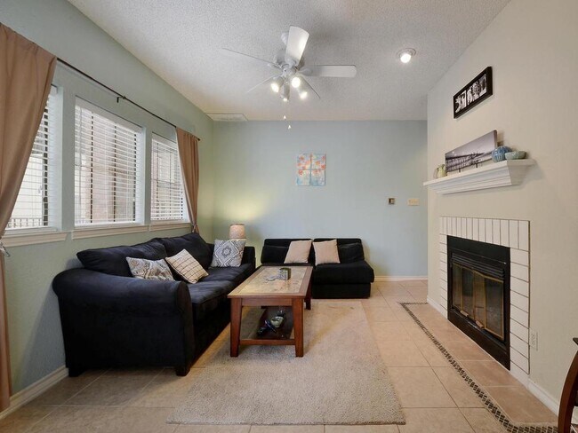3001 Cedar St Austin, TX 78705 photo 2