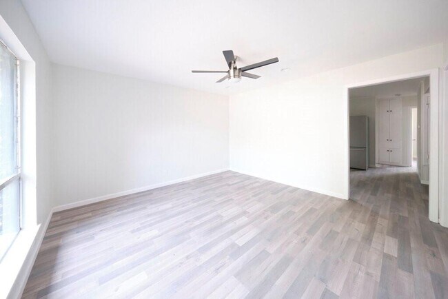 8616 Fireside Dr Austin, TX 78757 photo 2