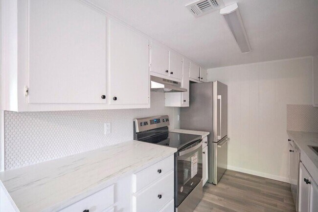 8616 Fireside Dr Austin, TX 78757 photo 5