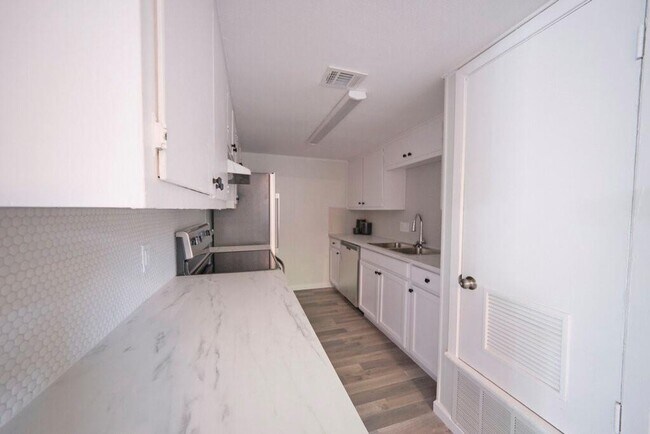 8616 Fireside Dr Austin, TX 78757 photo 4