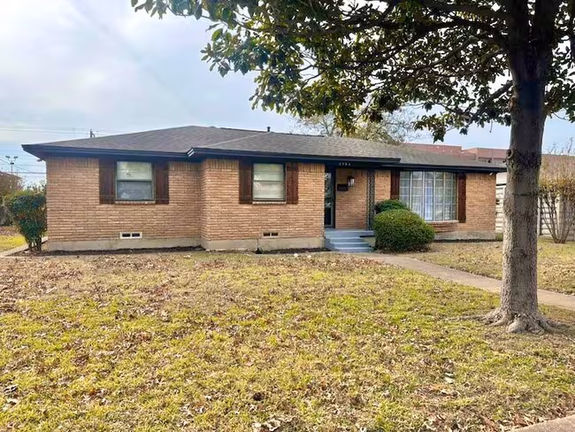 2906 Sharpview Ln Dallas, TX 75228 photo 2