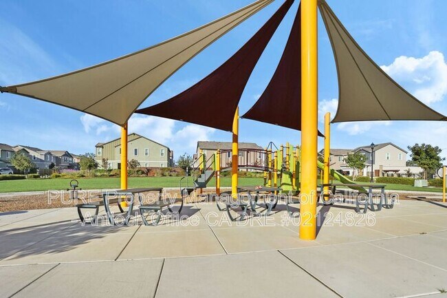 896 Diego Dr photo 2