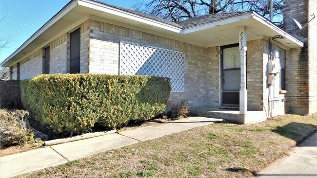 2212 Bolivar Street, Denton, TX 76201 photo 2
