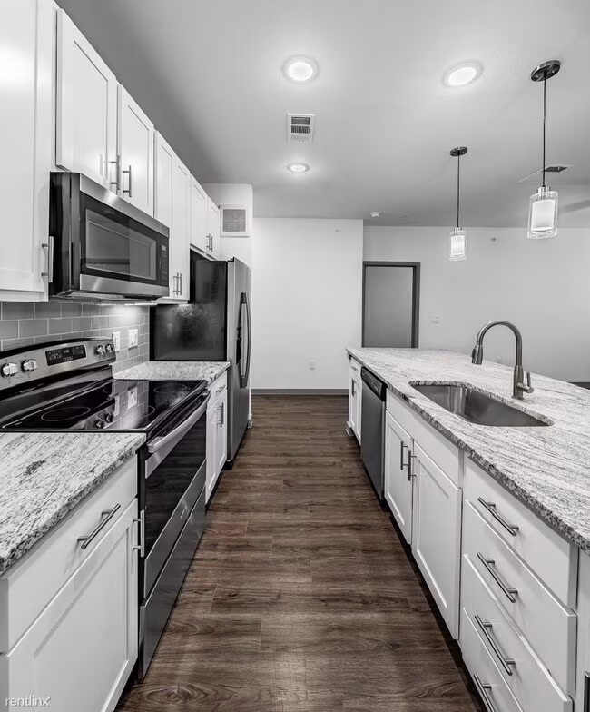 2552 N Austin Ave Georgetown, TX 78626 photo 4
