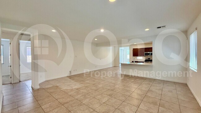 6342 W Raymond St Phoenix, AZ 85043 photo 3