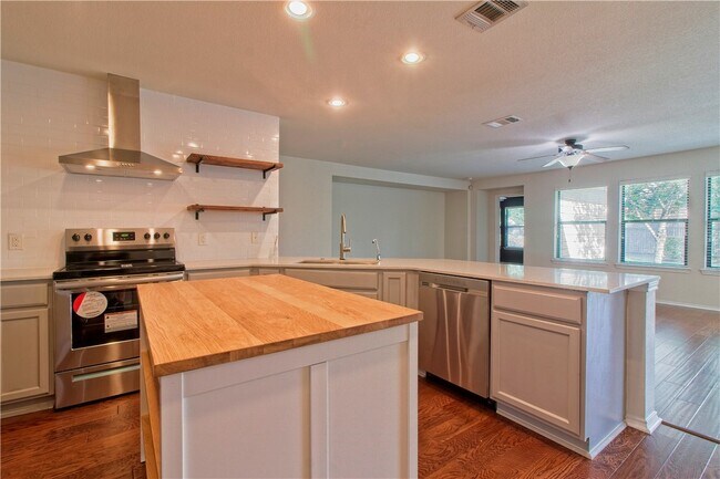 1552 Lotus Flower Loop Leander, TX 78641 photo 2