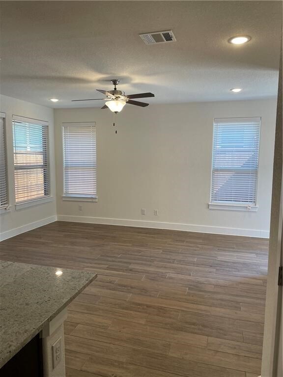 624 Parkline Dr Georgetown, TX 78626 photo 2