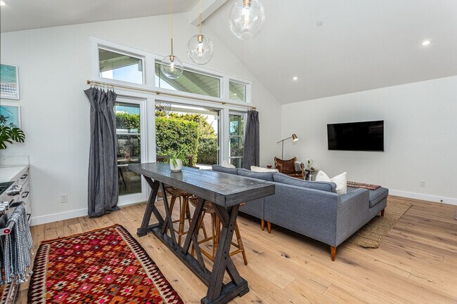 727 Sonrisa St Solana Beach, CA 92075 photo 5