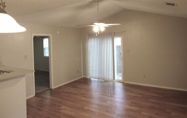 7812 West Gate Blvd Austin, TX 78745 photo 5