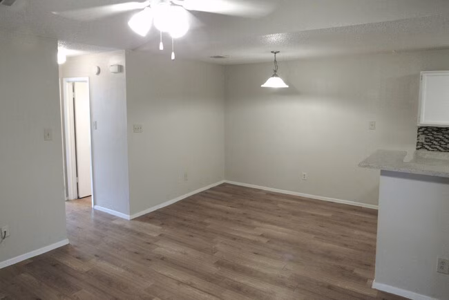 7812 West Gate Blvd Austin, TX 78745 photo 4