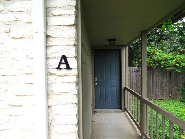 7812 West Gate Blvd Austin, TX 78745 photo 2
