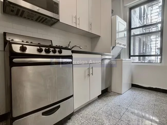 282 Cabrini Blvd New York, NY 10040 photo 4