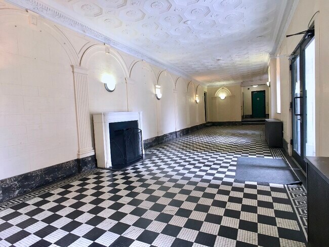 282 Cabrini Blvd New York, NY 10040 photo 2