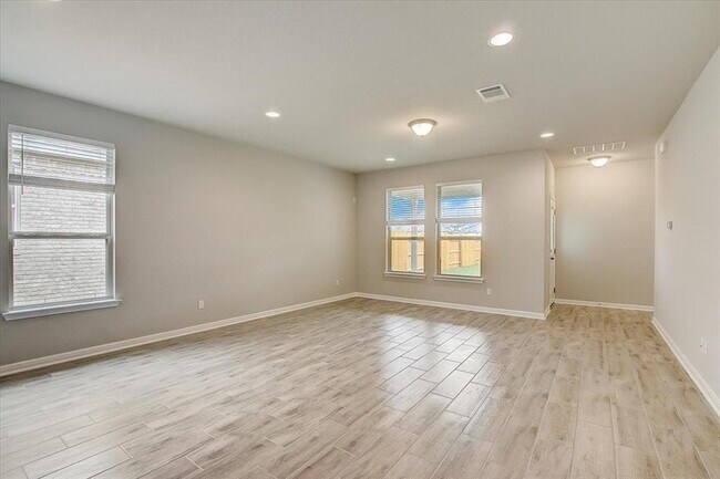 108 Peruvian Ln Georgetown, TX 78626 photo 4