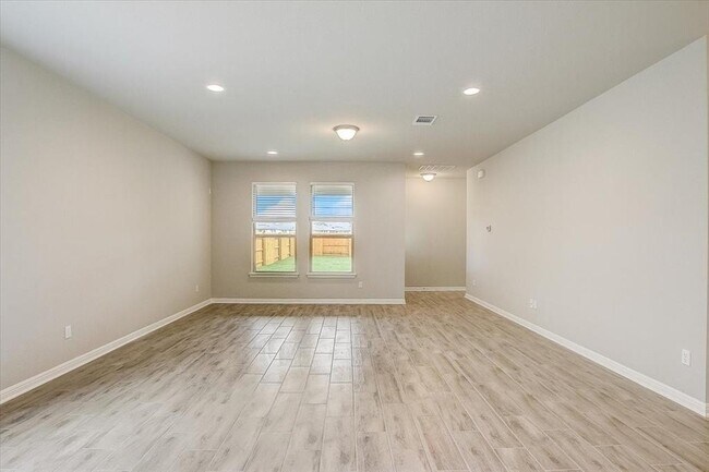 108 Peruvian Ln Georgetown, TX 78626 photo 5
