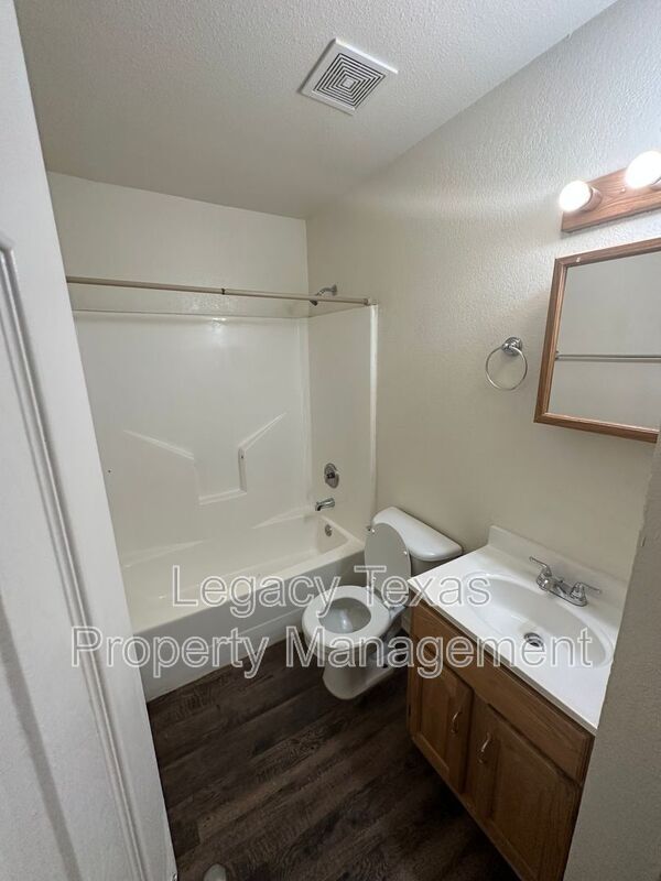 1110 Williams Ave Cleburne, TX 76033 photo 4