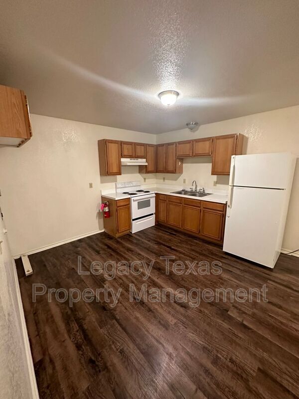 1110 Williams Ave Cleburne, TX 76033 photo 3