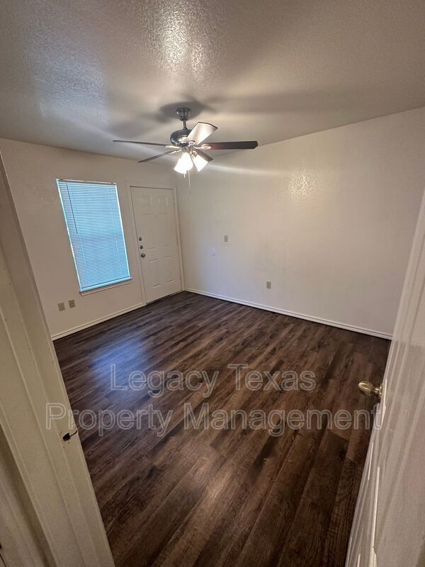 1110 Williams Ave Cleburne, TX 76033 photo 2