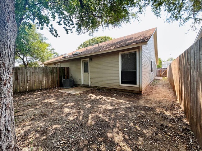 9221 Kempler Dr Austin, TX 78748 photo 3