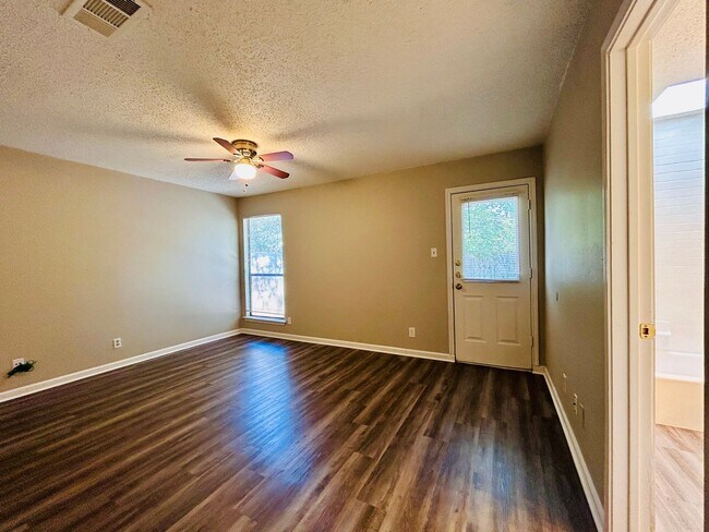 9221 Kempler Dr Austin, TX 78748 photo 5
