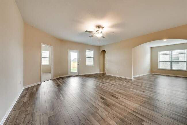 1024 Mcdonald Drive, Crowley, TX 76036 photo 4