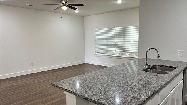 1916 Royal Loop Belton, TX 76513 photo 5