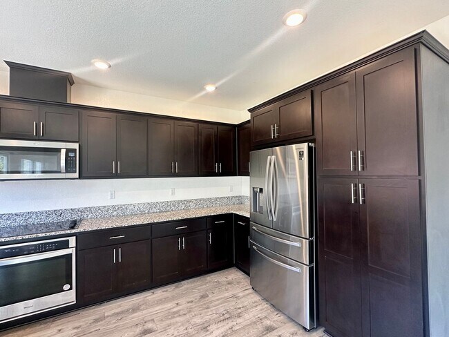 Luxurious 3 Bedroom 2.5 Bath in Hayward photo 5