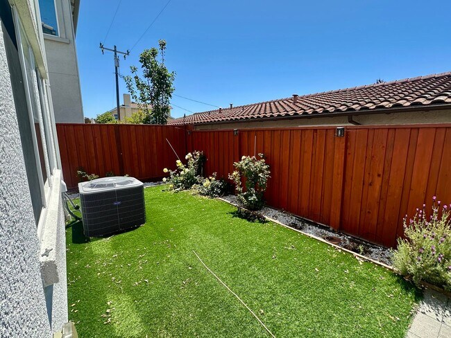 Luxurious 3 Bedroom 2.5 Bath in Hayward photo 4