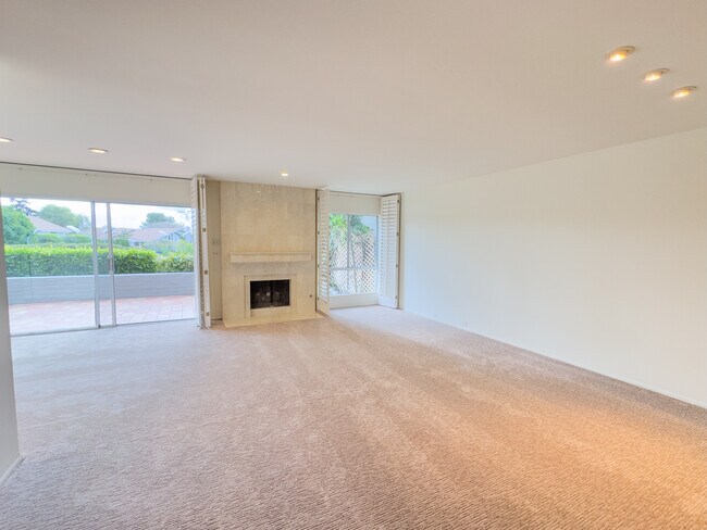 2274 Caminito Castillo San Diego, CA 92037 photo 2