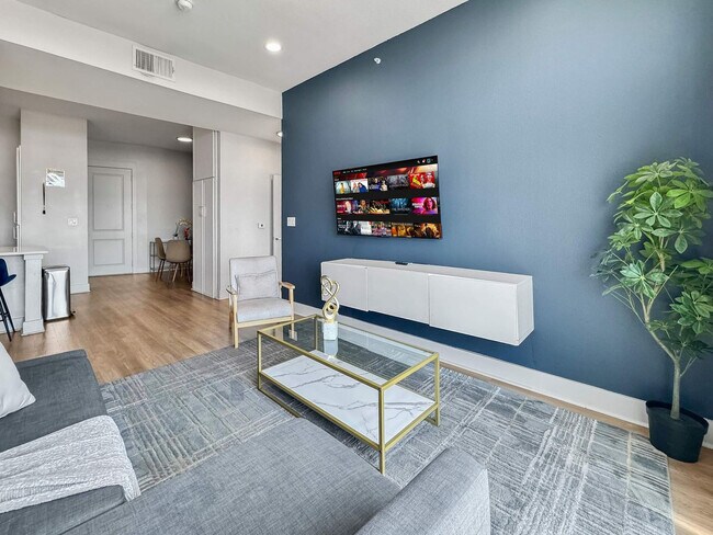 2916 Indiana St Dallas, TX 75226 photo 2