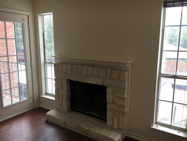 3206 S Fielder Rd Arlington, TX 76015 photo 5