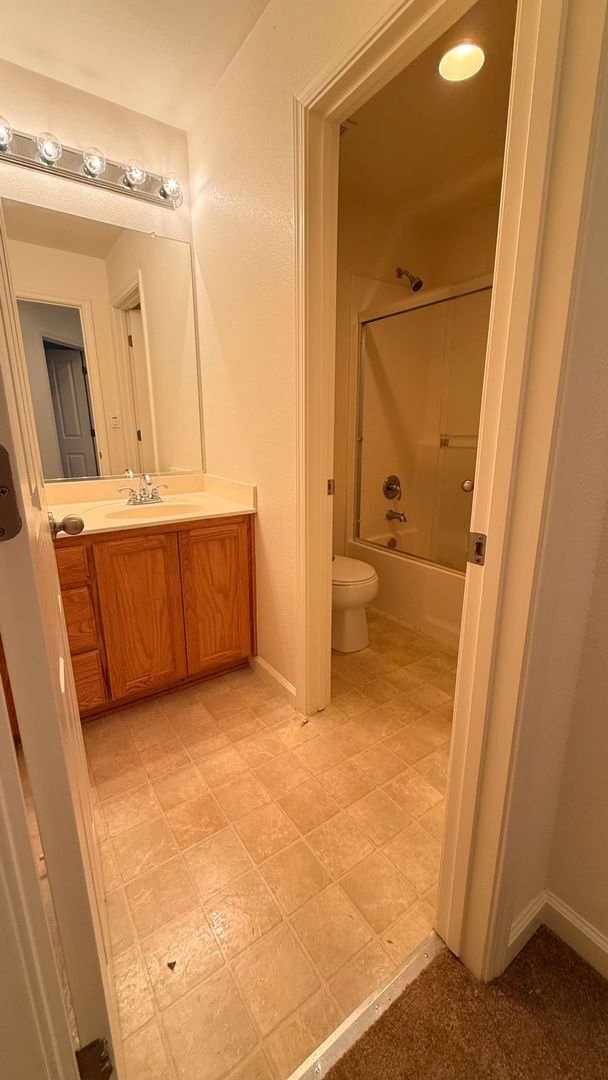4 BR 2.5 Bath Duet close to park and schools photo 5
