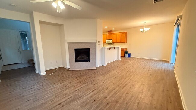 4 BR 2.5 Bath Duet close to park and schools photo 2