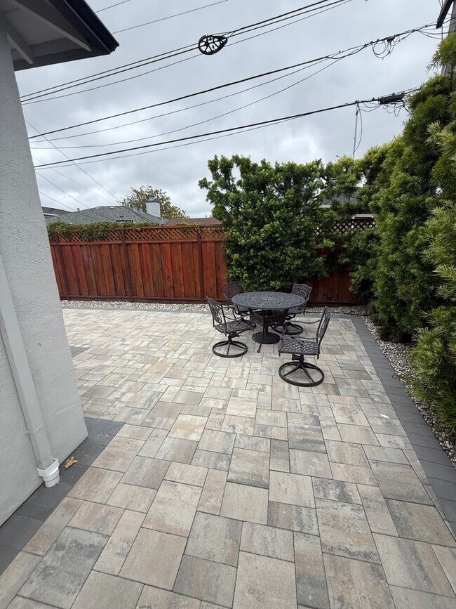 1108 Clovelly Ln Burlingame, CA 94010 photo 4