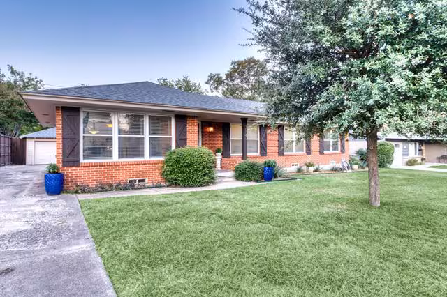 314 Easton Rd Dallas, TX 75218 photo 2