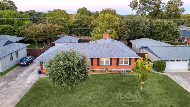 314 Easton Rd Dallas, TX 75218 photo 3