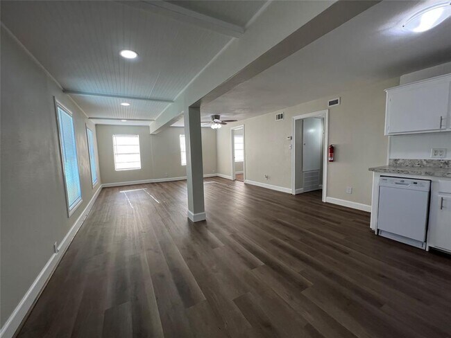 414 Murex St. photo 3